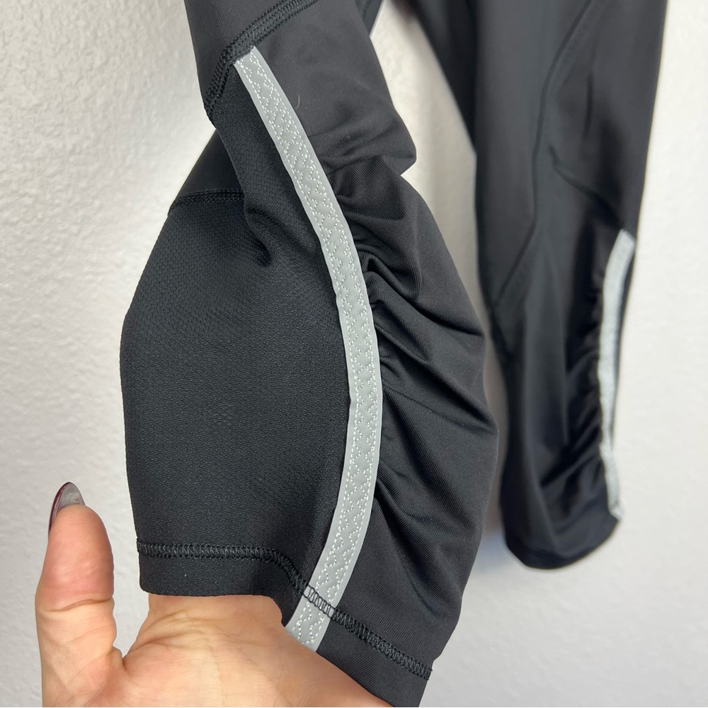 NWT Lululemon Run Pace Crop Black Polka Dot Size 4 - Picture 4 of 10